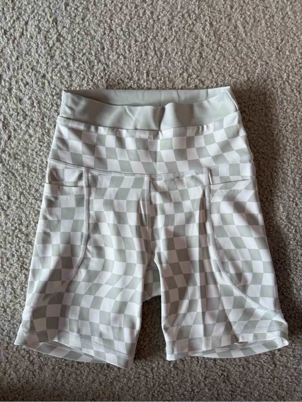 Willow Checkerboard High-Rise Bike Shorts - Cream & White